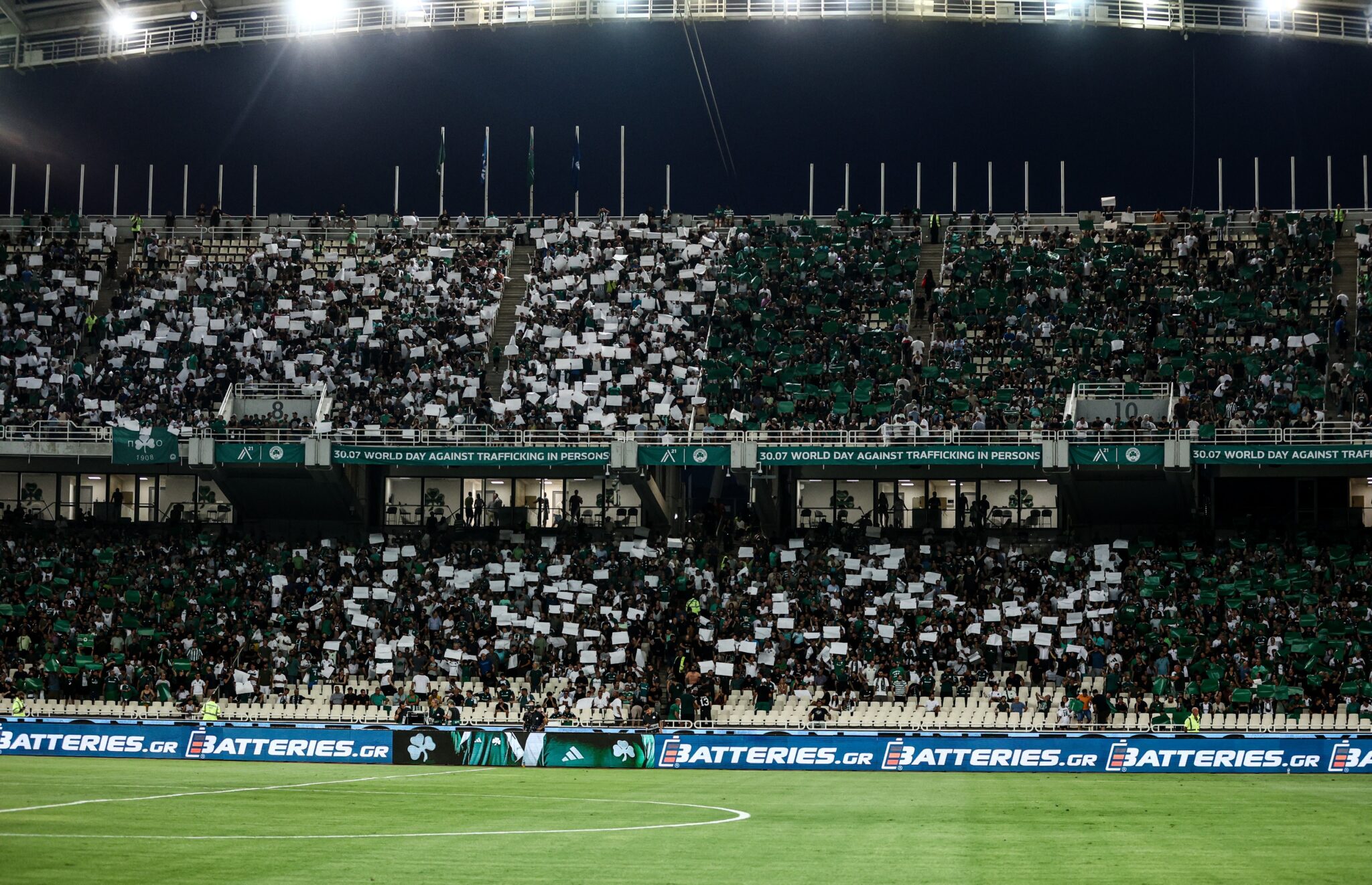 Σχεδόν ίδιος κόσμος για Παναθηναϊκό και ΠΑΟΚ στις μάχες των playoffs του Europa League