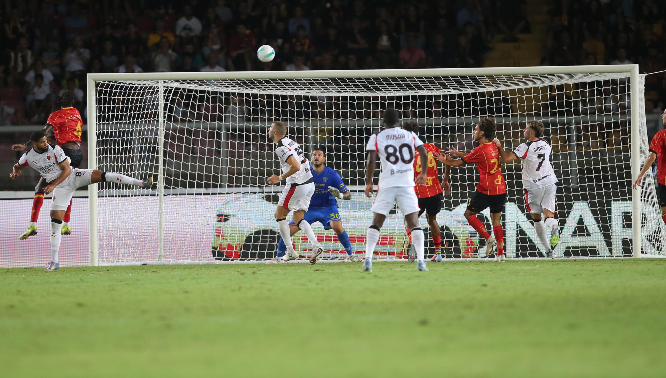 Ξεπέρασε το σοκ της πρεμιέρας με νίκη στην έδρα της Λέτσε η Μίλαν