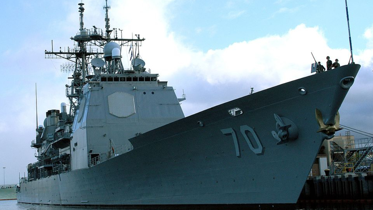 Πολεμικό πυραυλοφόρο πέρασε τη διώρυγα του Παναμά και πάει προς Καραϊβική