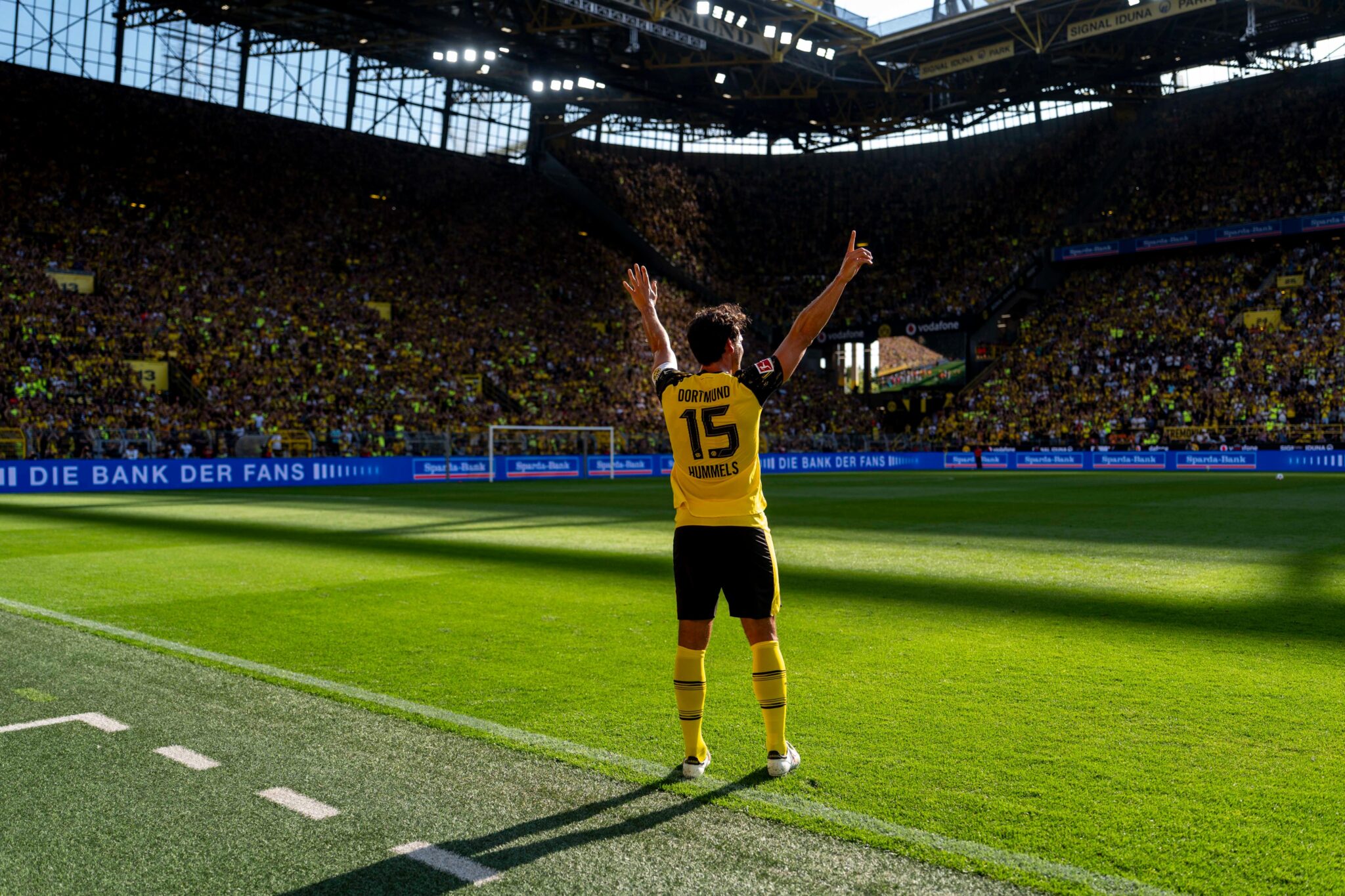 H απόλυτη αποθέωση για έναν θρύλο της Ντόρτμουντ: Ο Χούμελς έπαιξε το τελευταίο του παιχνίδι
