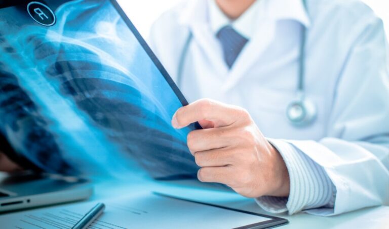 Διέκοψαν ακτινογραφίες οι περικοπές (ΒΙΝΤΕΟ)