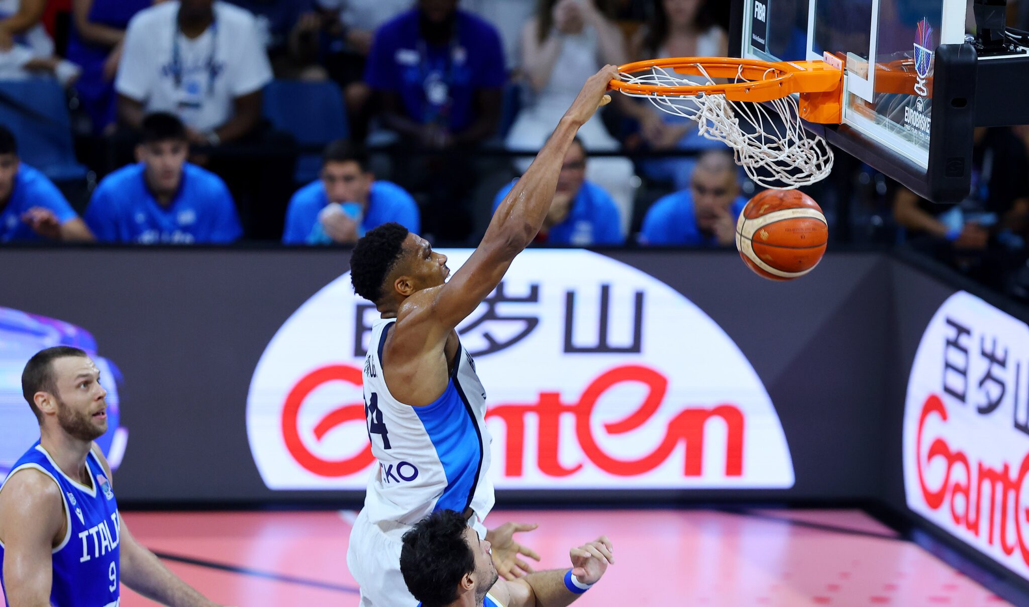 Με ηγέτη Αντετοκούνμπο, η Ελλάδα νίκησε την Ιταλία και άρχισε ιδανικά στο Eurobasket (ΒΙΝΤΕΟ)