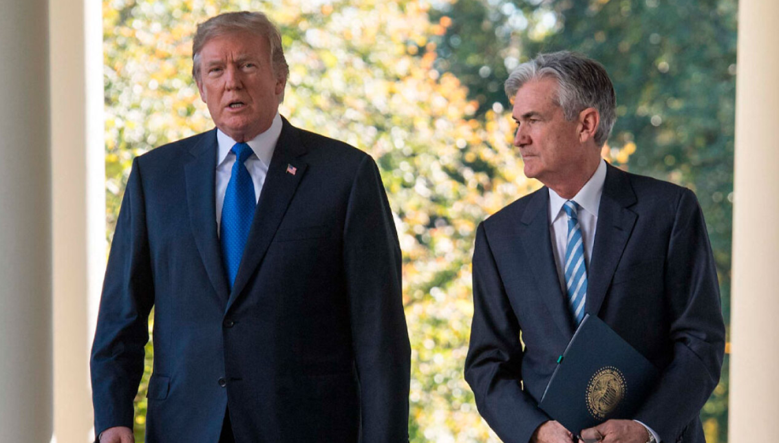 Τραμπ για επικεφαλής Fed: «Ο Πάουελ θα έπρεπε να παραιτηθεί όπως έκανε και η Κούγκλερ»