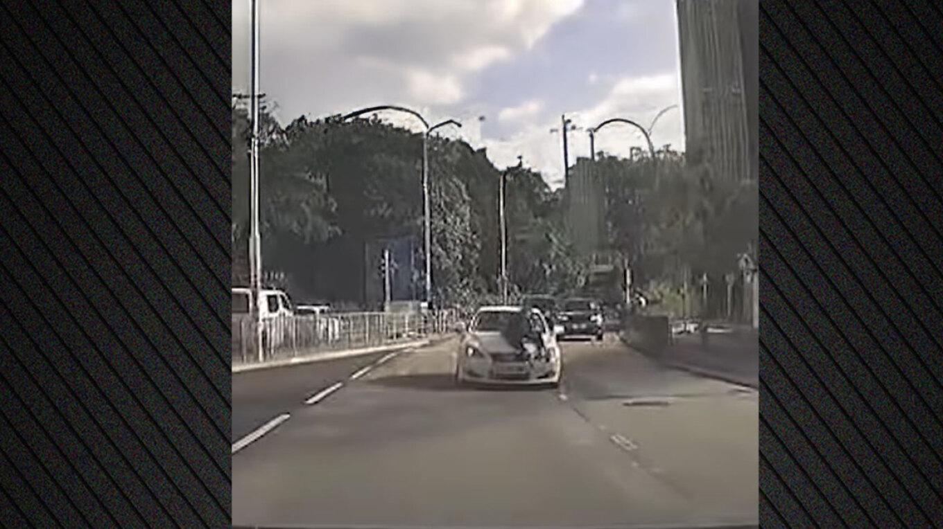 ΒΙΝΤΕΟ: Άνδρας στο Χονγκ Κονγκ κρεμόταν για 10 λεπτά από το παρμπρίζ εν κινήσει αυτοκινήτου