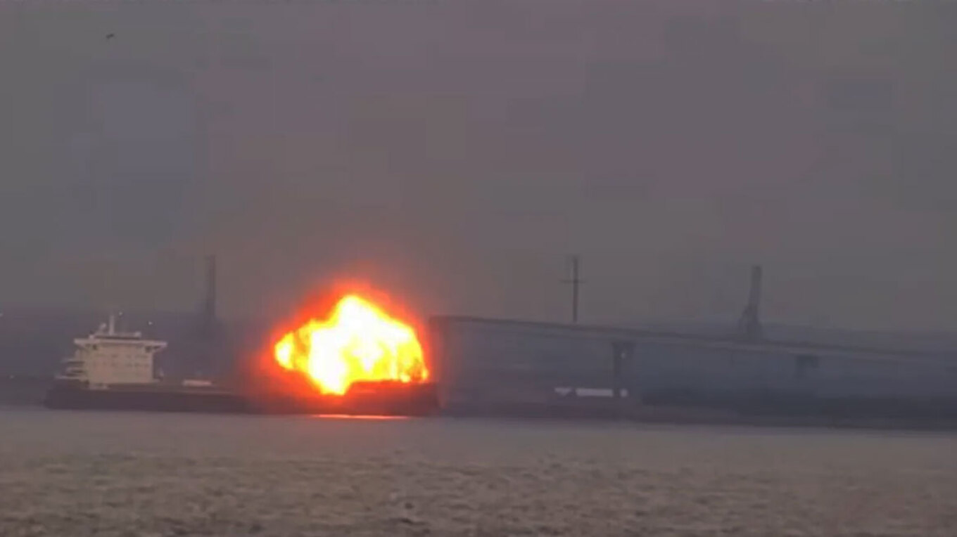 ΒΙΝΤΕΟ: Έκρηξη σε ελληνόκτητο φορτηγό πλοίο στη Βαλτιμόρη