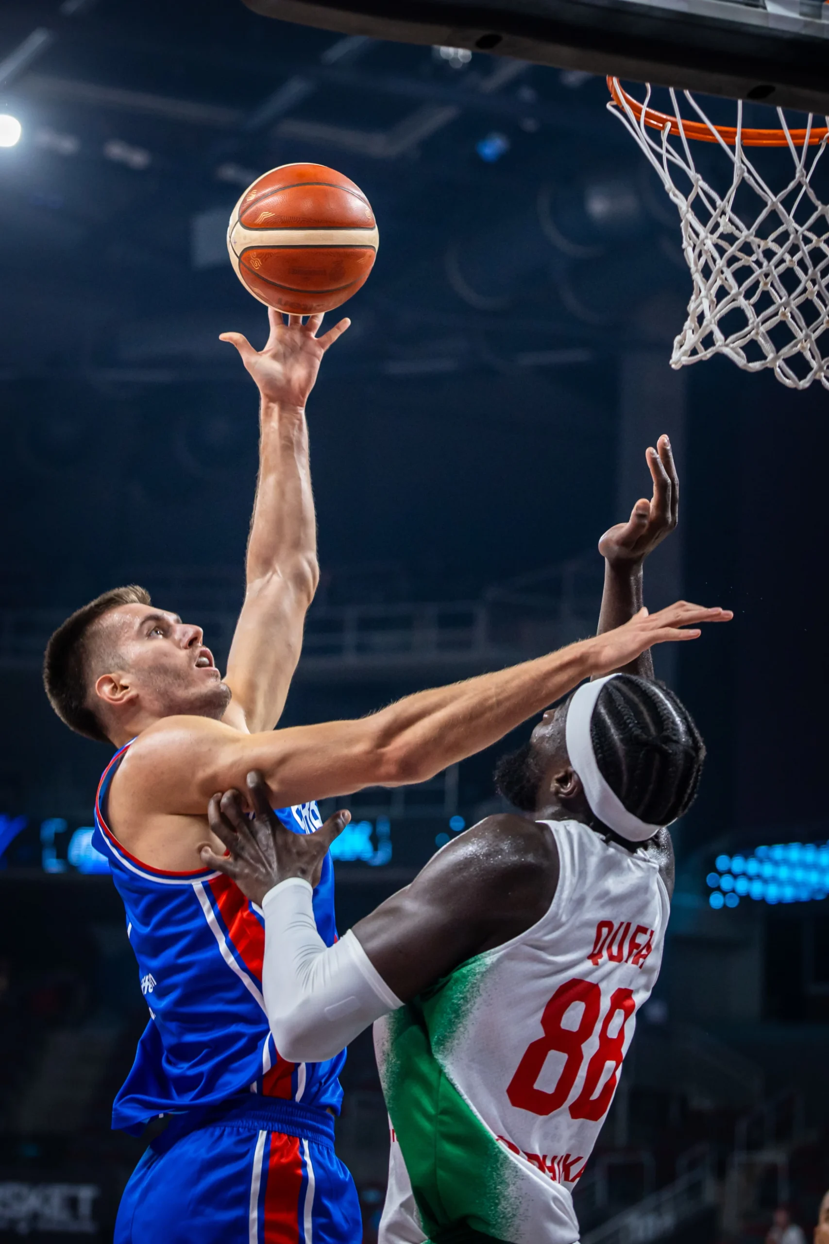 Έριξε γροθιά σε αντίπαλό του και αποβλήθηκε ο Πετρούσεφ (ΒΙΝΤΕΟ)