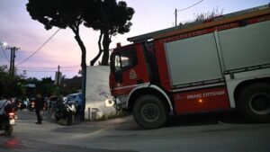 Σε ύφεση οι πυρκαγιές σε Αχαΐα, Πρέβεζα, Χίο και Ζάκυνθο