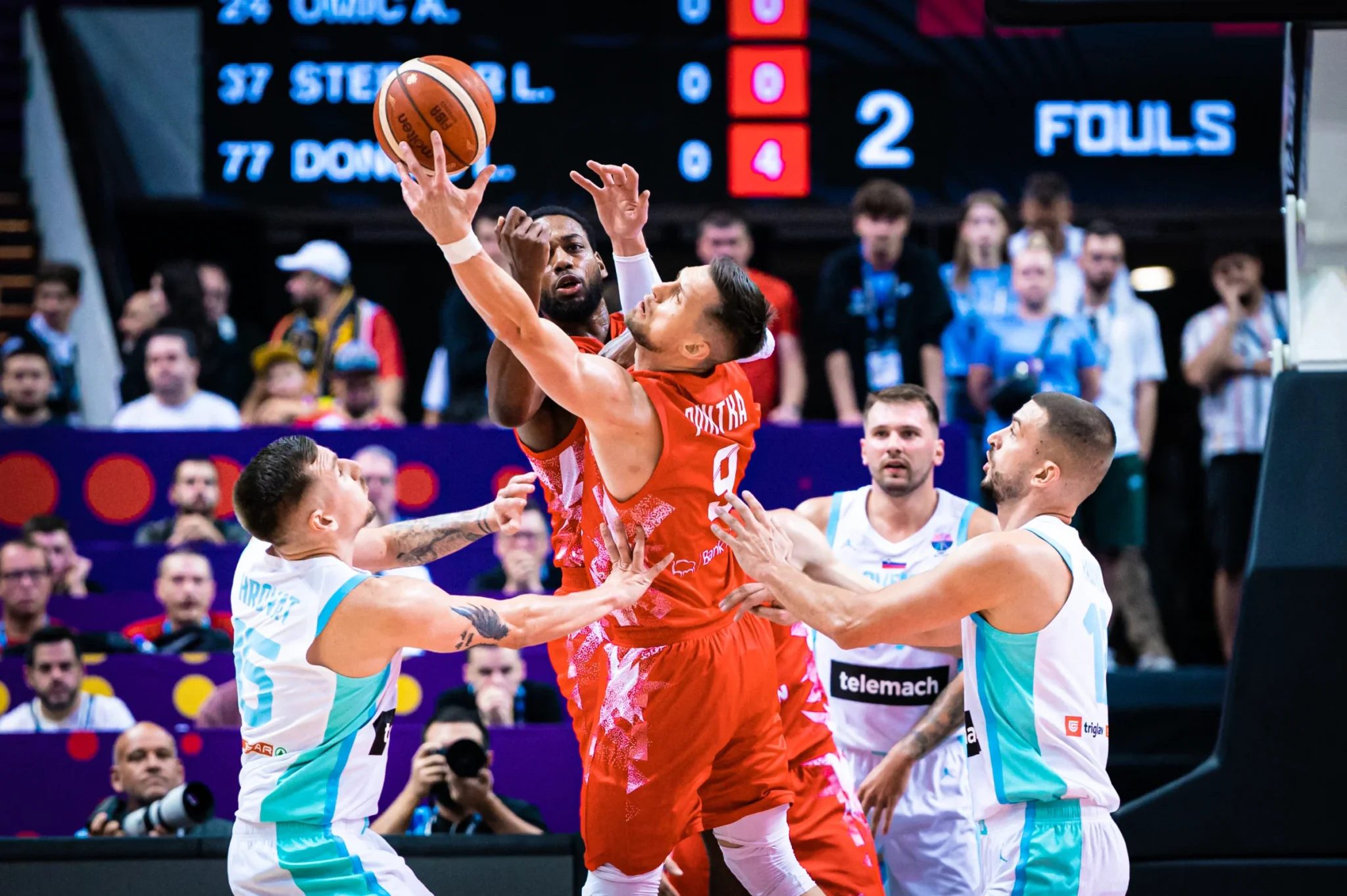 Αφιλόξενη «οικοδέσποινα» η Πολωνία «τσάκισε» με κατοστάρα τη Σλοβενία (ΒΙΝΤΕΟ)