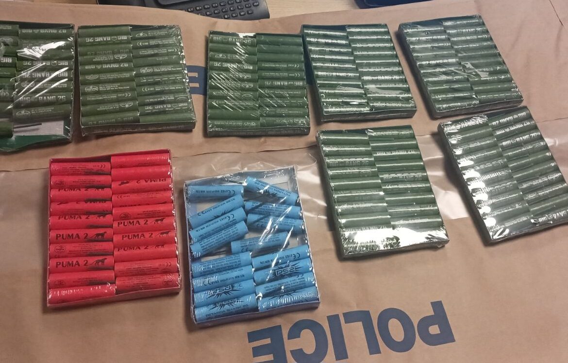 ΦΩΤΟ: Φορτωμένος εκρηκτικές ύλες 19χρονος στη Λάρνακα