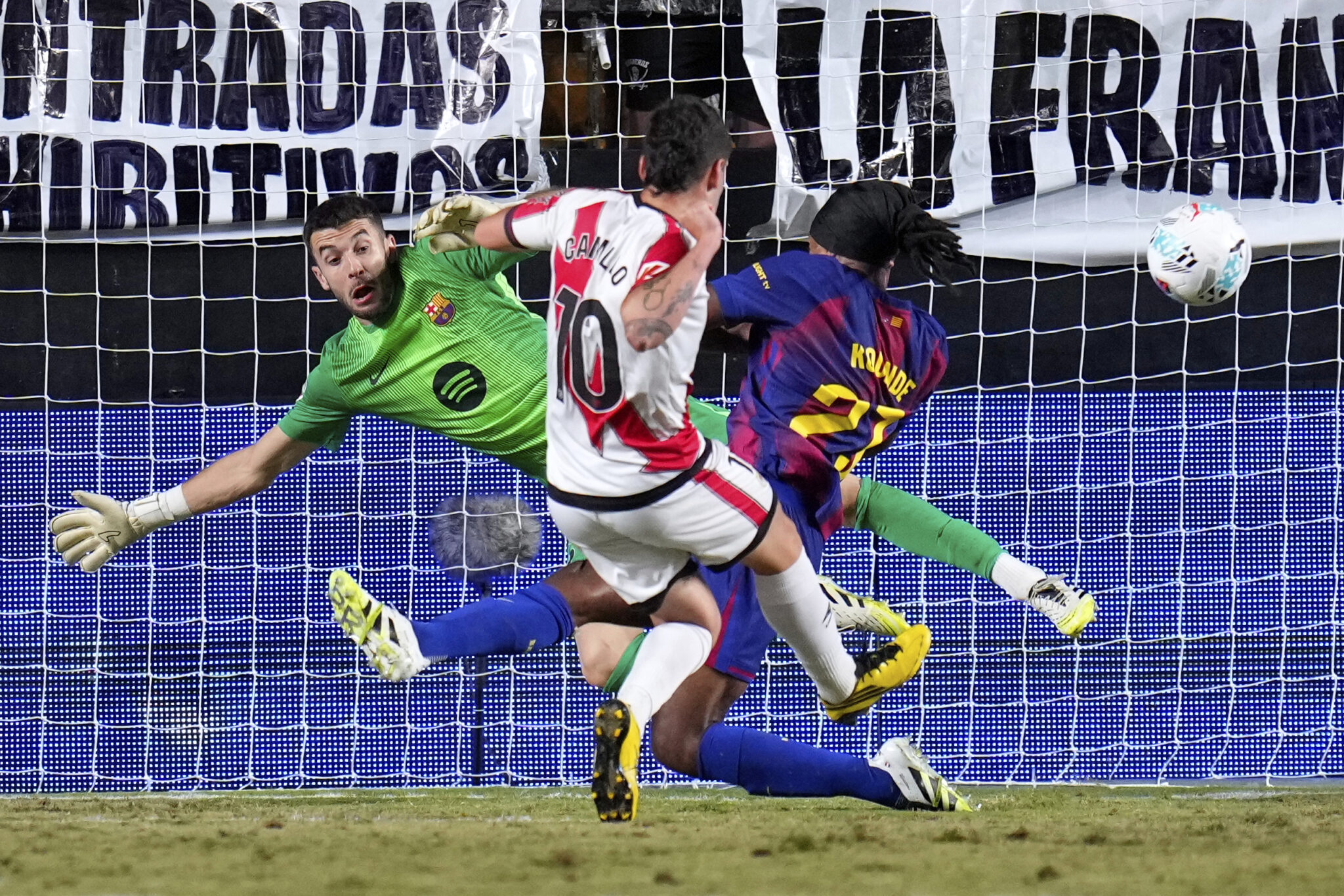 «Φρέναρε» τη Μπαρσελόνα η Ράγιο Βαγιεκάνο