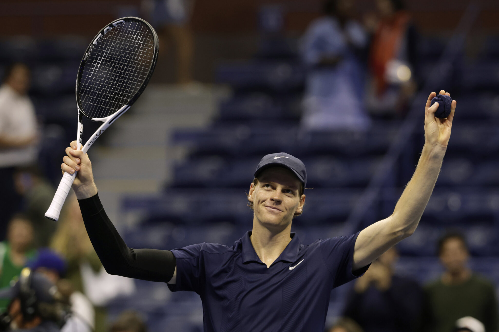 Ο Οζέ-Αλιασίμ άγχωσε τον Σίνερ αλλά ο Ιταλός έκλεισε ραντεβού με τον Αλκαράθ στον τελικό