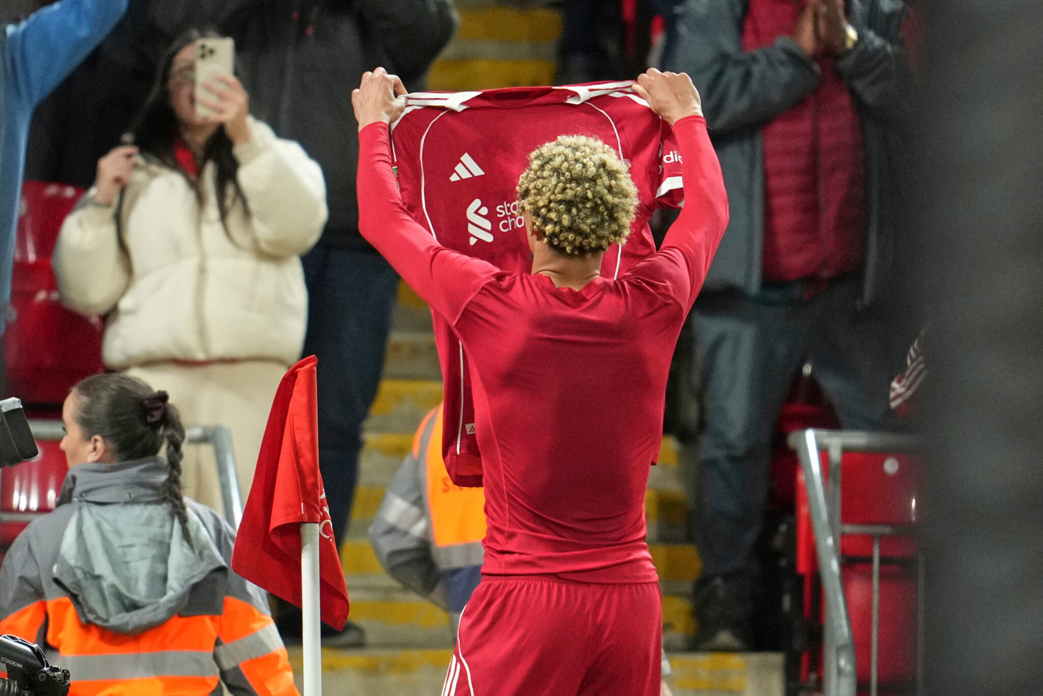 Λίβερπουλ: Τιμωρία δύο εβδομάδων στον Εκιτικέ για την «ανόητη» κόκκινη που δέχθηκε στο Λιγκ Καπ