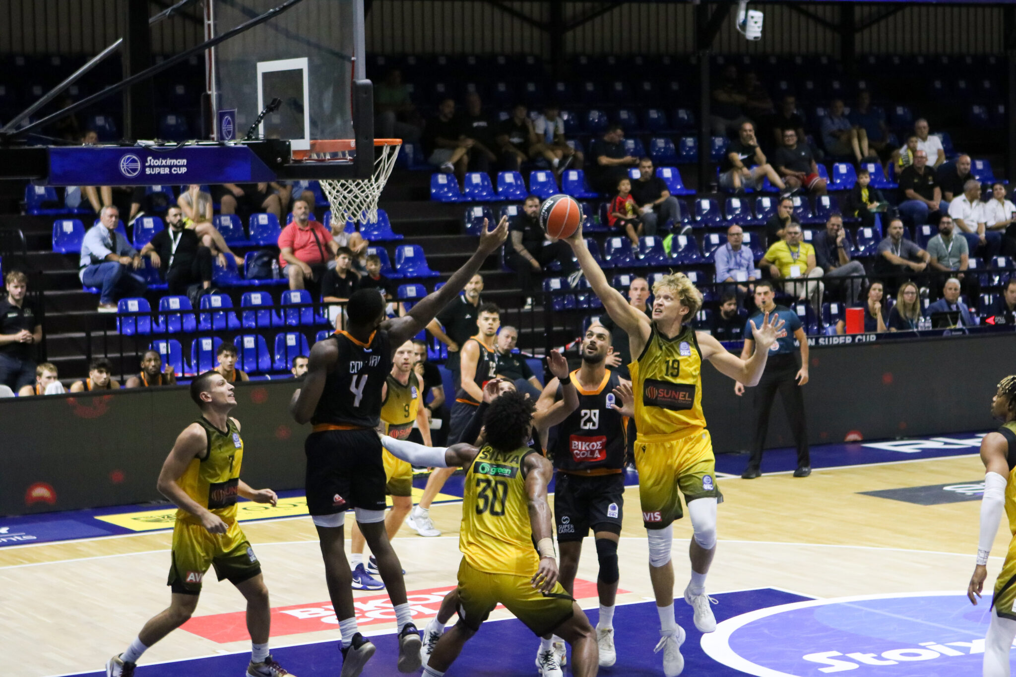 Κυρίαρχος Προμηθέας, μπλόκαρε την ΑΕΚ και πέρασε για τρίτη φορά σε τελικό Super Cup