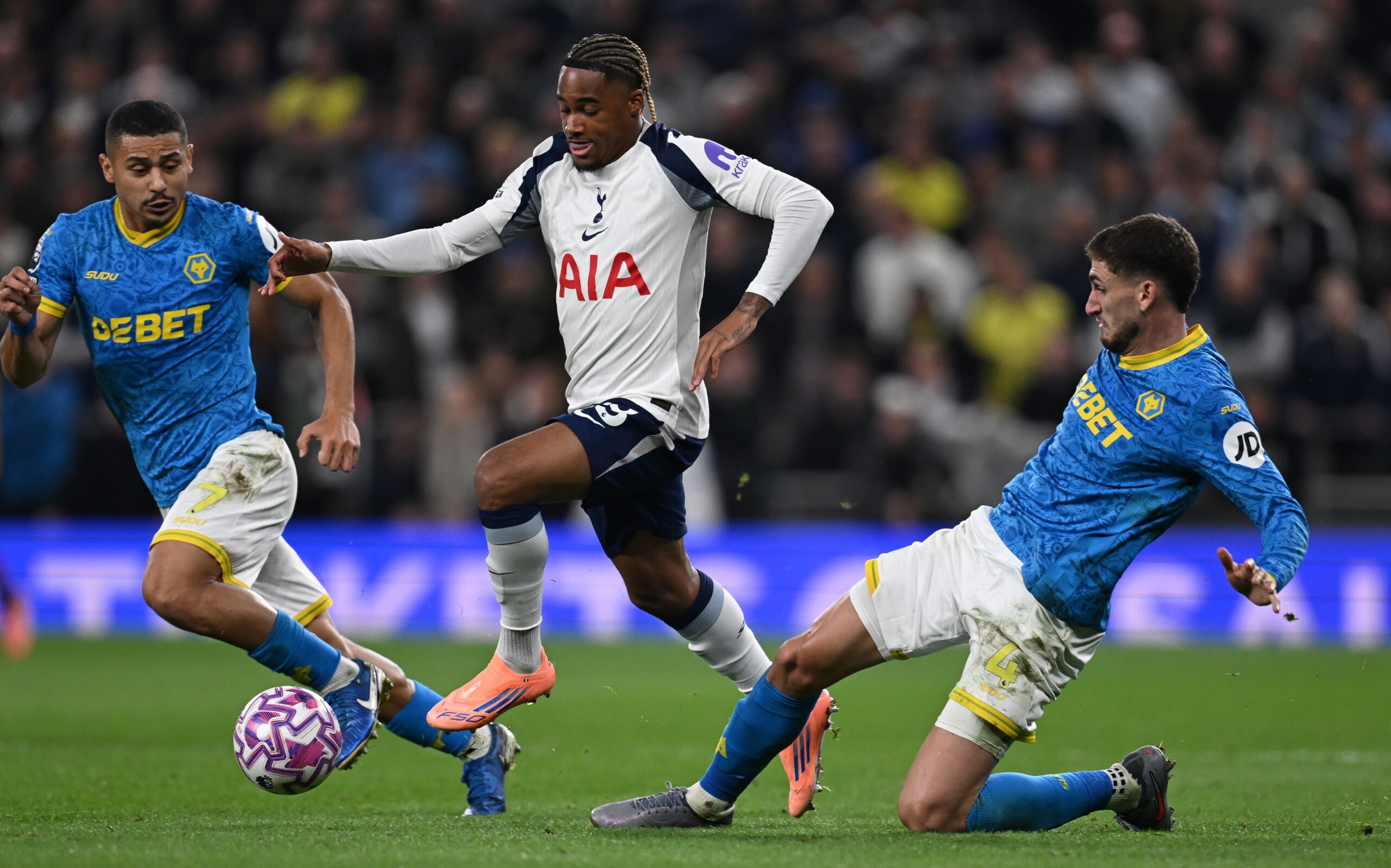 Θα περιμένει πολύ η Γουλβς για την πρώτη της νίκη, την πίκρανε στο 90’+4 η Τότεναμ