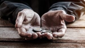 Στην Κύπρο οι φτωχοί έγιναν φτωχότεροι και οι πλούσιοι, πλουσιότεροι