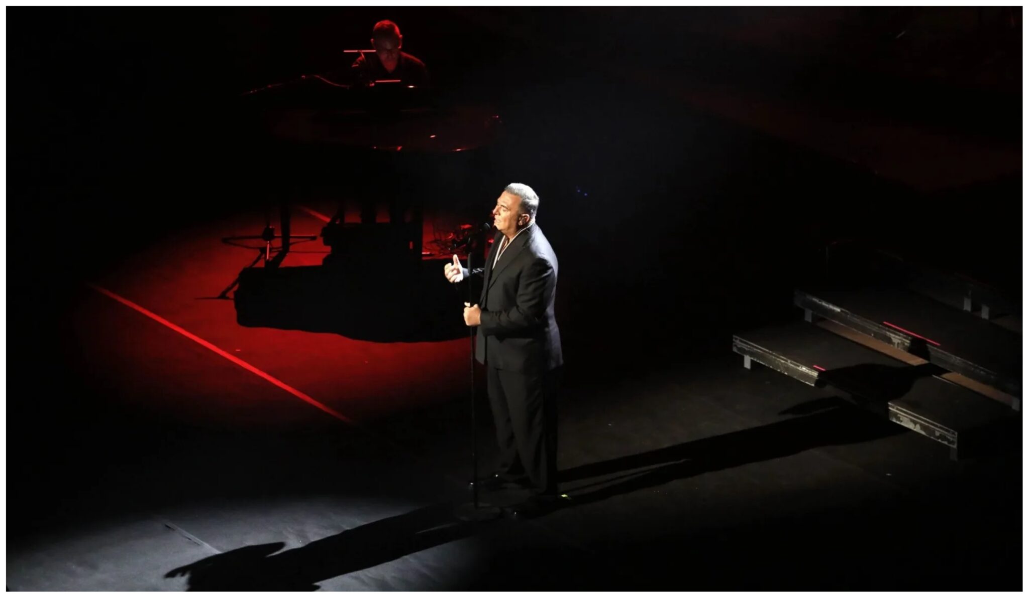 Αντώνης Ρέμος: «Λύγισε» για τη Μαρινέλλα στο Ηρώδειο (ΒΙΝΤΕΟ)