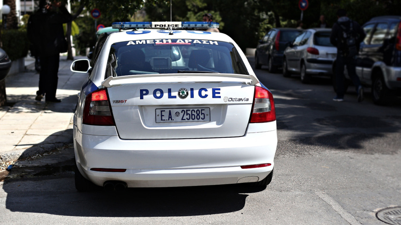 «Οπλοστάσιο» στο σπίτι του είχε 77χρονος στο Ρέθυμνο, βρήκαν μέχρι και χειροβομβίδες