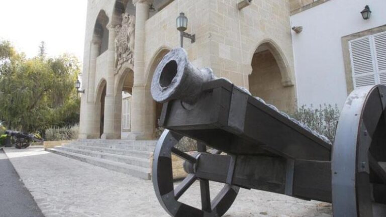 Γιατί ρίχνονται 21 κανονιοβολισμοί στις εθνικές επετείους;