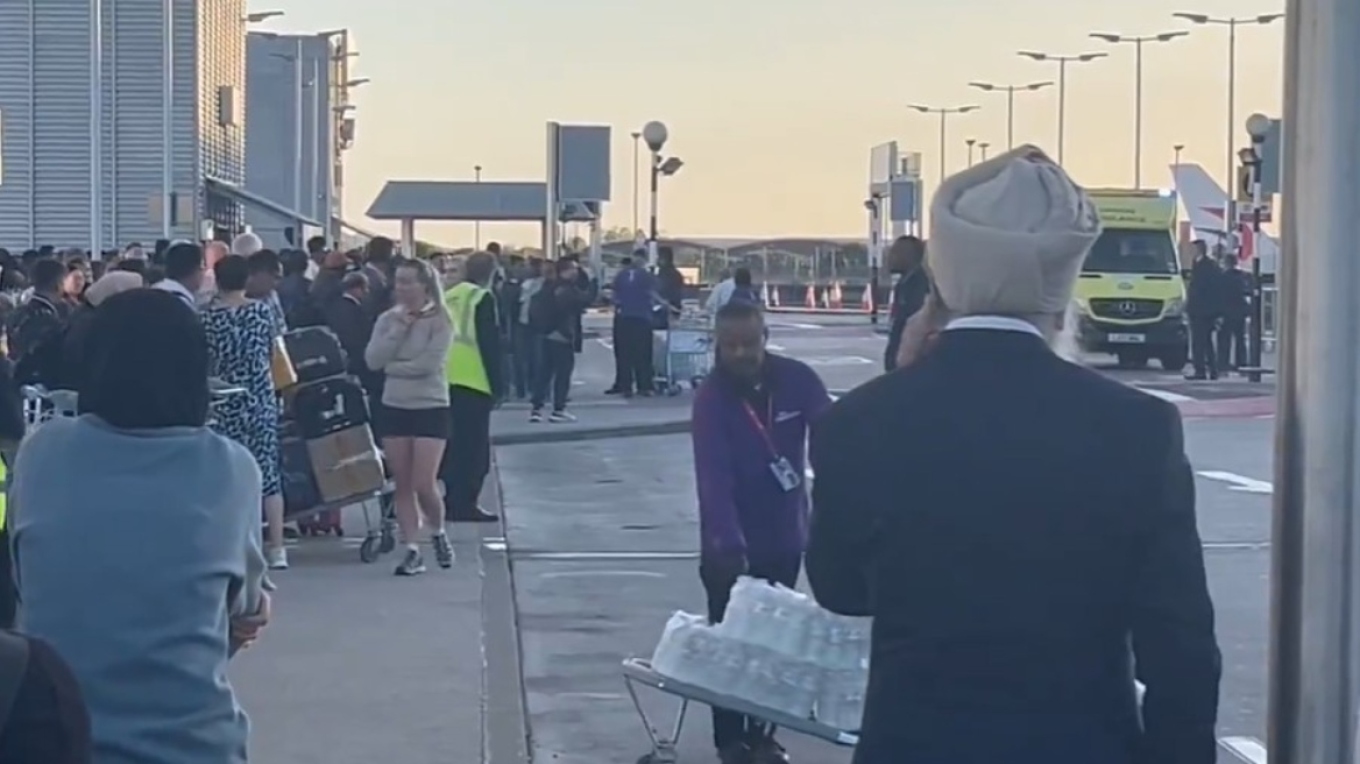 Συναγερμός στο αεροδρόμιο Χίθροου, εκκενώθηκε τερματικός σταθμός (ΒΙΝΤΕΟ)