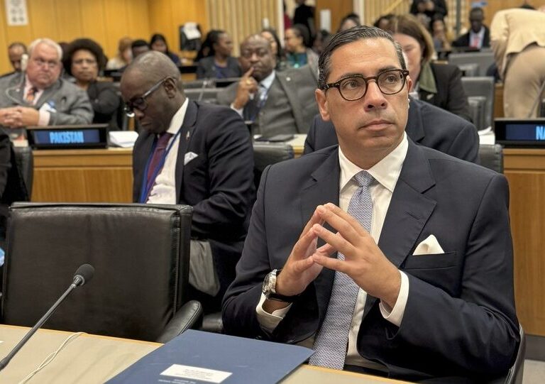 &Omicron; &Kappa;ό&mu;&pi;&omicron;&sigmaf; &theta;&alpha; &epsilon;&nu;&eta;&mu;&epsilon;&rho;ώ&sigma;&epsilon;&iota; &tau;&omicron; &Sigma;&Epsilon;&Upsilon; &gamma;&iota;&alpha; &delta;&iota;&pi;&lambda;&omega;&mu;&alpha;&tau;&iota;&kappa;έ&sigmaf; &pi;&rho;&omicron;&sigma;&pi;ά&theta;&epsilon;&iota;&epsilon;&sigmaf; &mu;&epsilon;&tau;ά &kappa;&alpha;&iota; &tau;&eta;&nu; &epsilon;&pi;ί&sigma;&kappa;&epsilon;&psi;&eta; &sigma;&tau;&alpha; &Eta;&Alpha;&Epsilon;