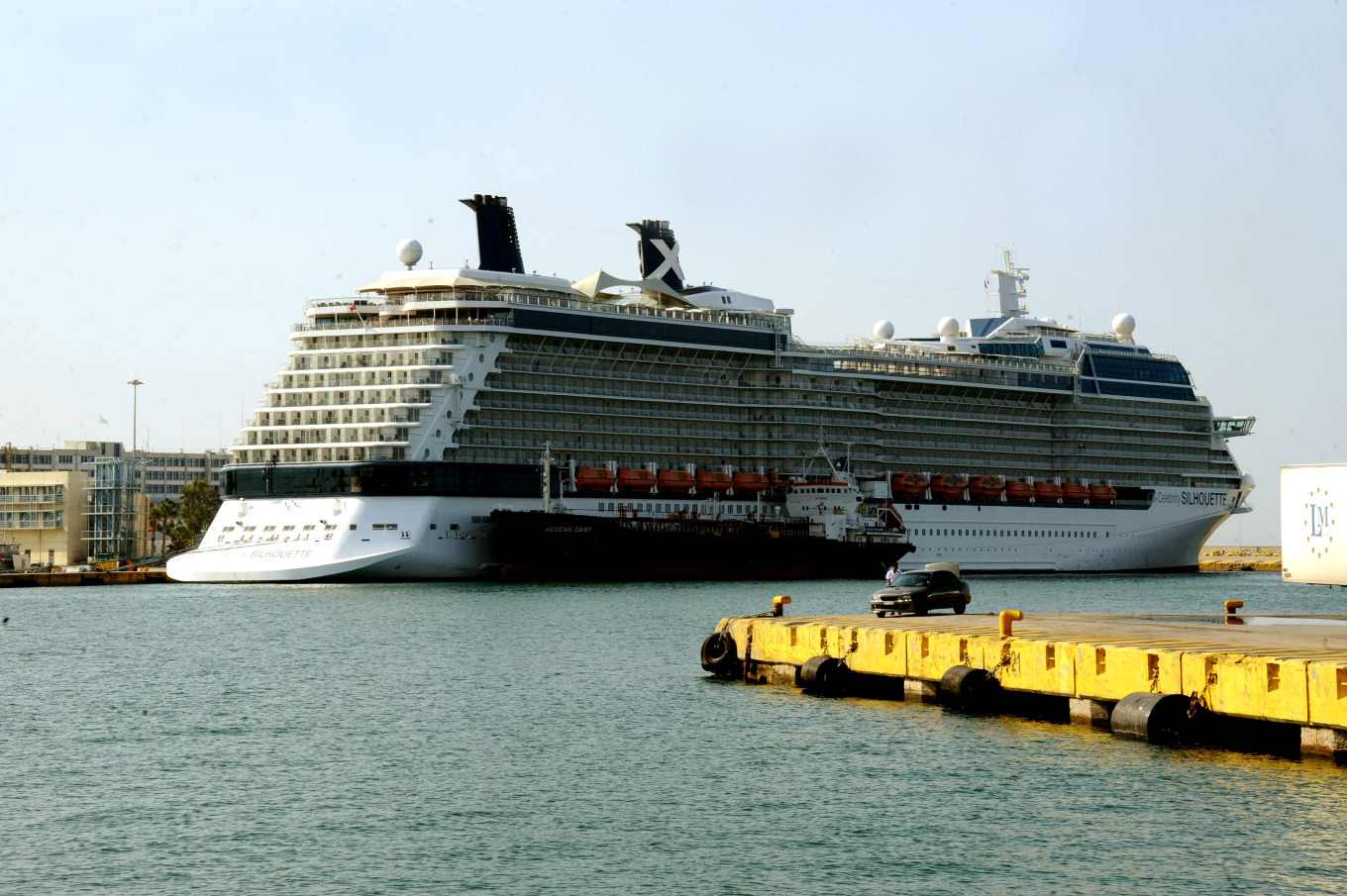 Κρουαζιερόπλοιο με 450 επιβάτες προσέκρουσε στο λιμάνι του Πειραιά