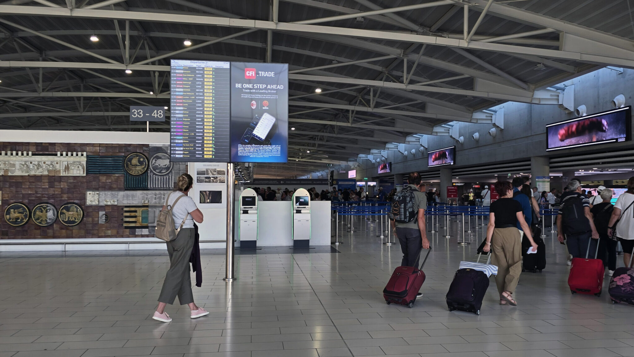 Σε εγρήγορση τα κυπριακά αεροδρόμια: Υπό στενή παρακολούθηση οι κυβερνοεπιθέσεις σε συστήματα check in