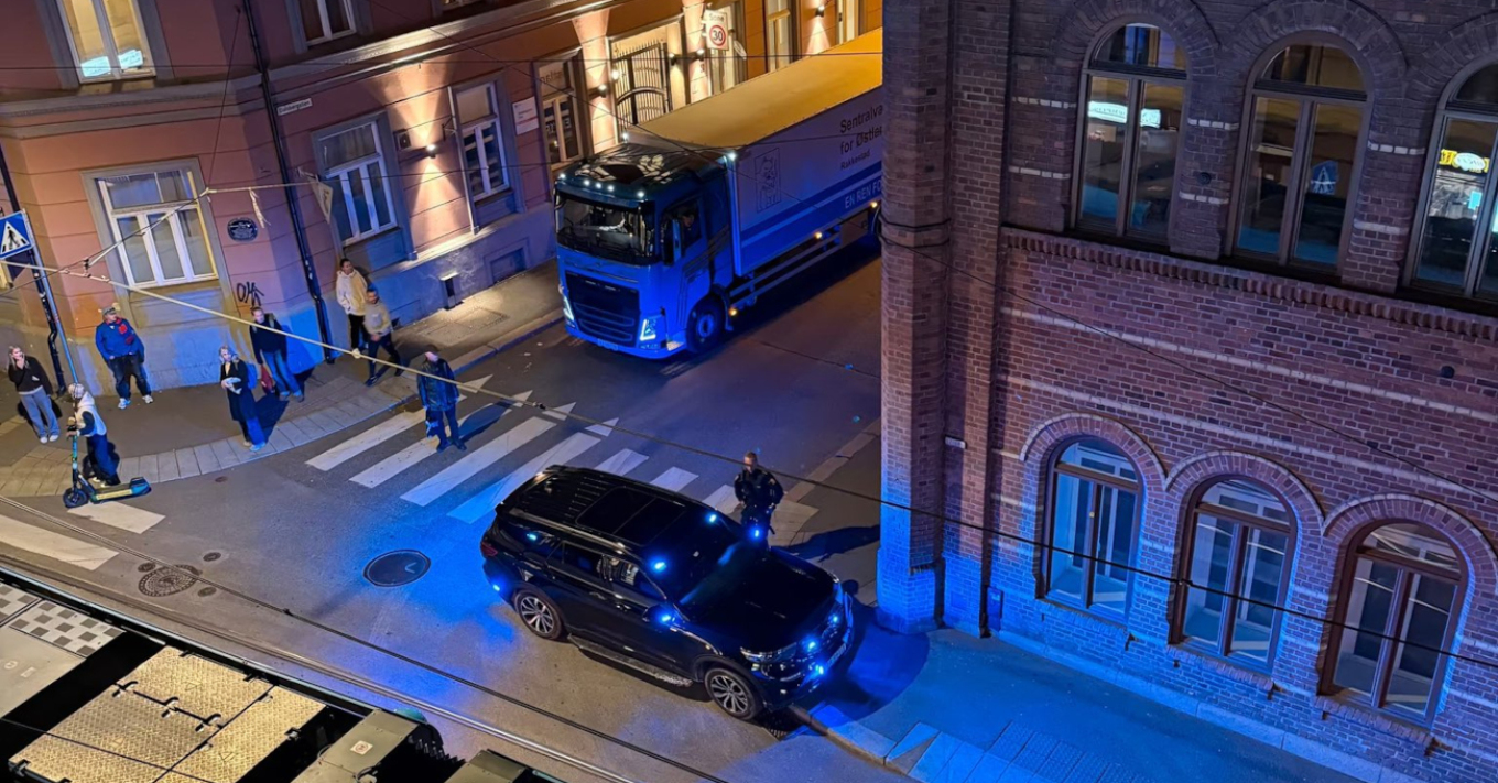 ΒΙΝΤΕΟ/ΦΩΤΟ: Συναγερμός στο Όσλο για έκρηξη στο κέντρο της πόλης, προειδοποίηση για επιπλέον εκρηκτικά