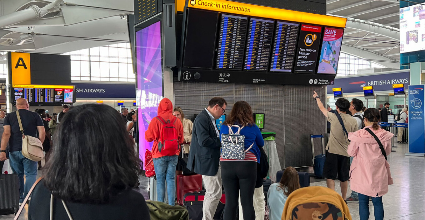 «Οι ουρές είναι τρομακτικές»: Το αδιαχώρητο στα ευρωπαϊκά αεροδρόμια μετά την κυβερνοεπίθεση