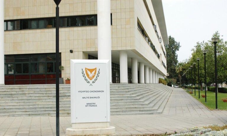 Υπουργείο Οικονομικών: Με ορθές διαδικασίες και νομότυπα δίδεται το επίδομα γραμματέως