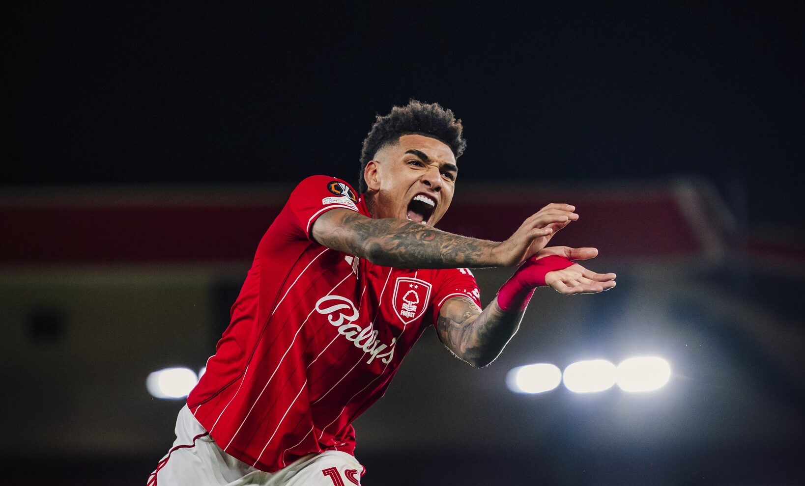 Με το δεξί η εποχή Ντάις στη Νότιγχαμ, η Γκόου Αχέντ Ιγκλς «τέζαρε» την Άστον Βίλα