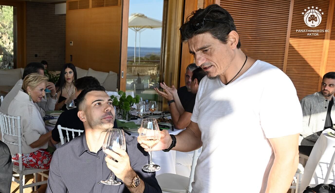 Παναθηναϊκός: Ο Δημήτρης Γιαννακόπουλος παρέθεσε γεύμα στους «πράσινους» στο σπίτι του στο Σούνιο (ΦΩΤΟ)