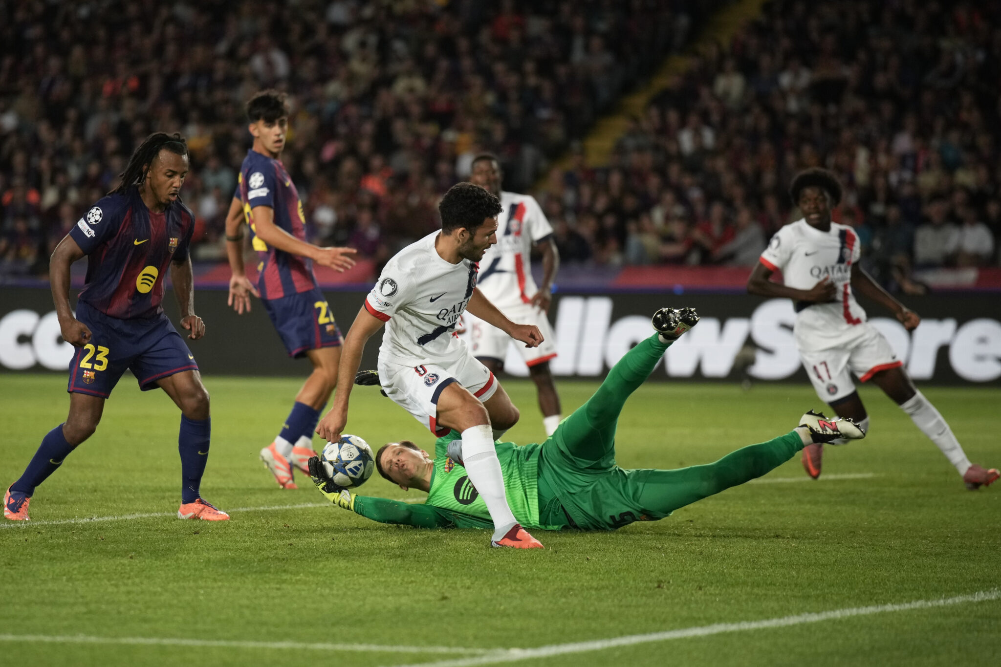 Champions League: Άλωσε τη Βαρκελώνη η Παρί – Κόλλησε στο Πριγκιπάτο η Σίτι (ΒΙΝΤΕΟ)