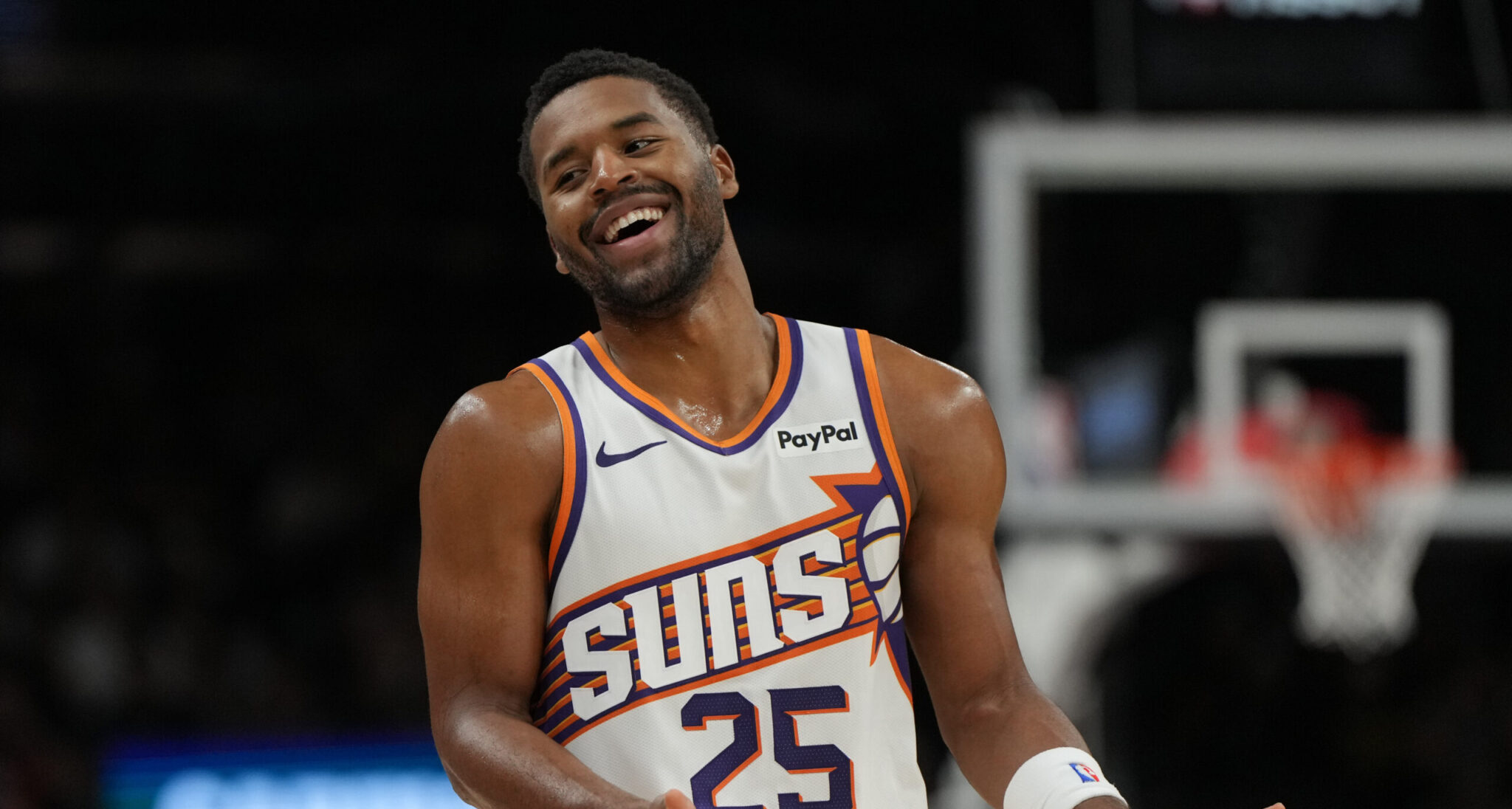 Γιατί οι Σανς άφησαν ελεύθερο τον Τζάρεντ Μπάτλερ που γλυκοκοιτάζει ο Ολυμπιακός