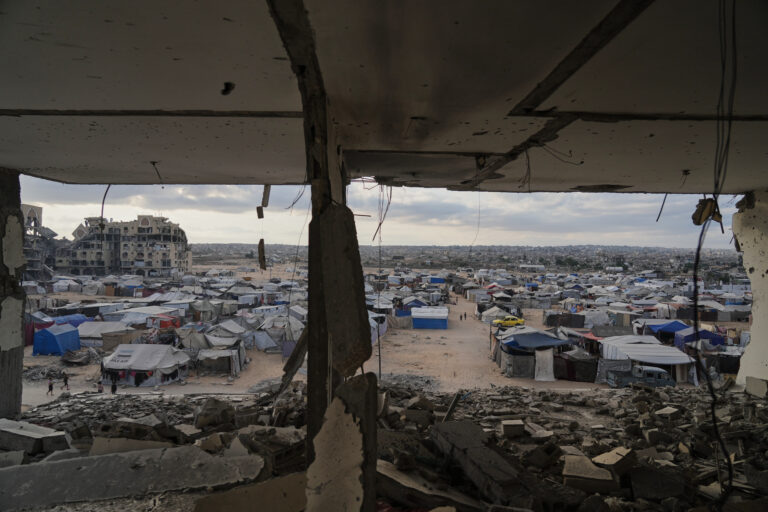 Χαλάσματα κι ισοπεδωμένα κτίρια: Τεράστιο το έργο συνεργείων ΟΗΕ στη Λωρίδα της Γάζας