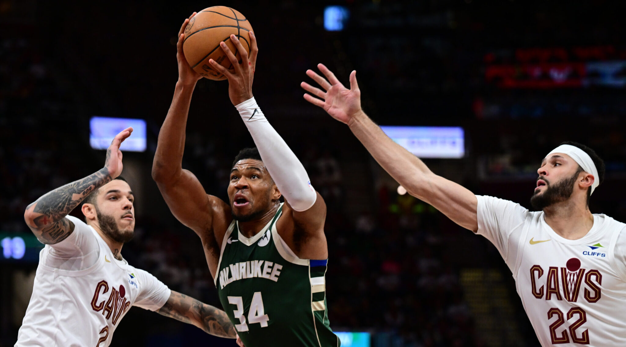 Ασταμάτητος ο Αντετοκούνμπο με 40 πόντους, αλλά οι Καβαλίερς λύγισαν τους Μπακς