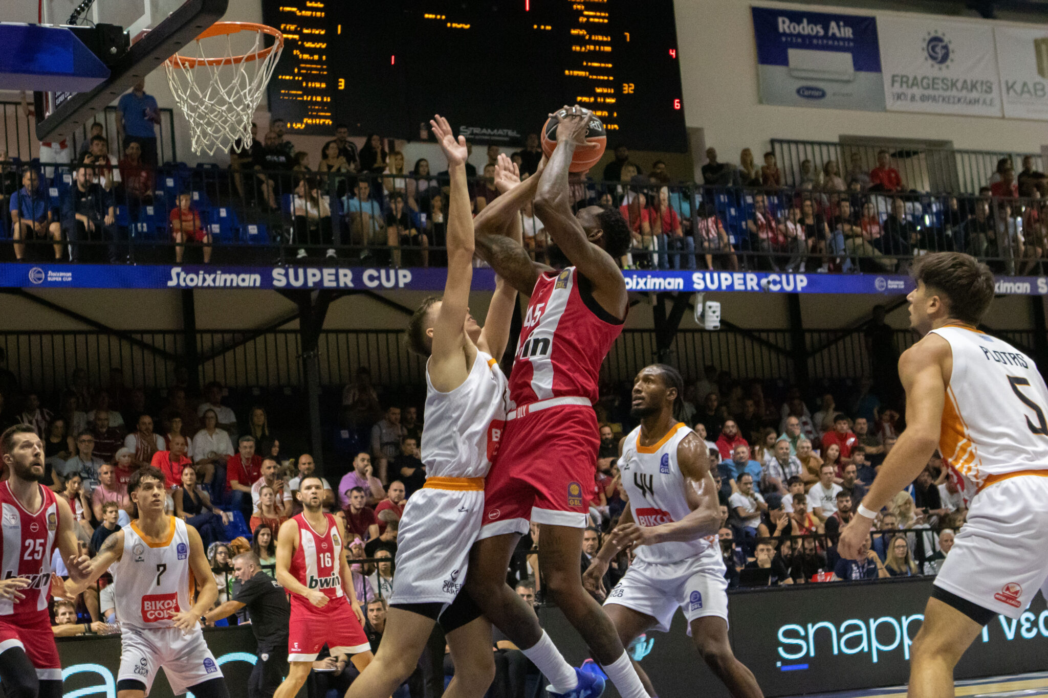 Παρών ο Χολ, αναμονή για Φουρνιέ στον Ολυμπιακό ενόψει Dubai BC