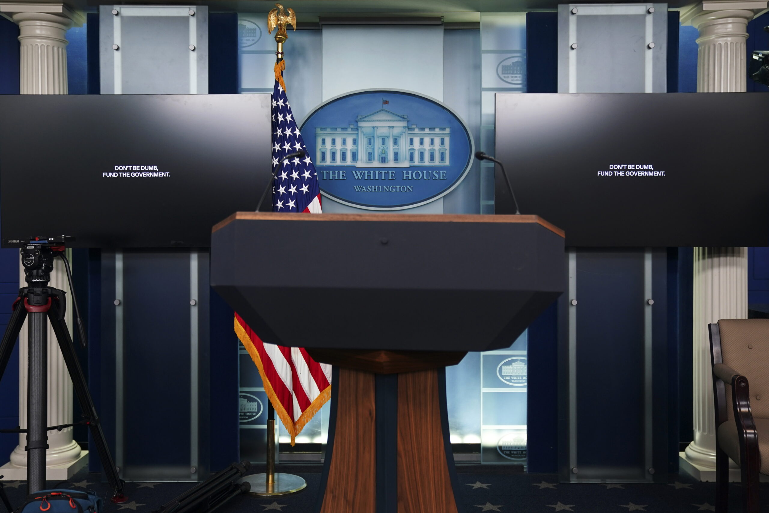 Συνεχίζεται για δεύτερη συνεχή εβδομάδα το αμερικανικό lock down