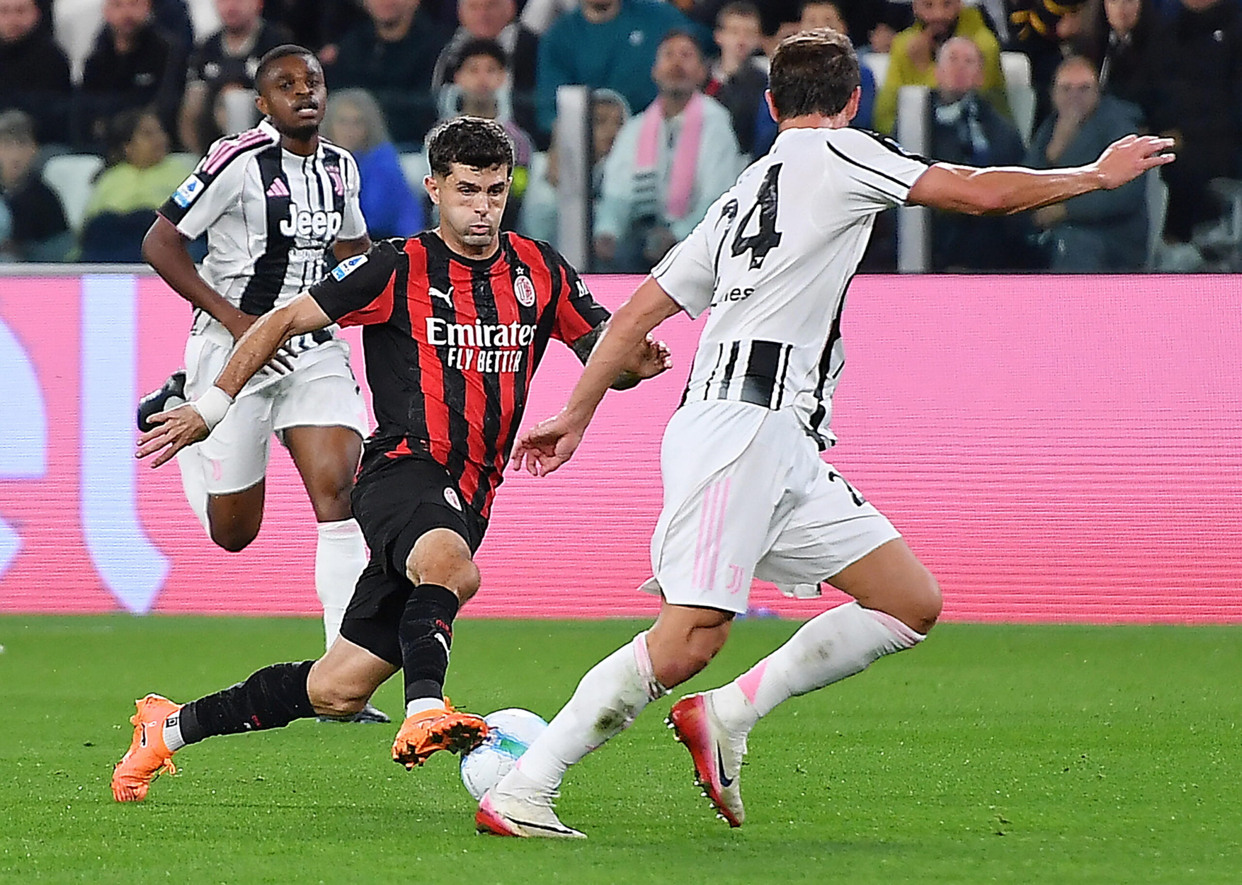 O Πούλισικ κλώτσησε την ευκαιρία στα… πουλιά και η Γιουβέντους με τη Μίλαν έμειναν στο μηδέν