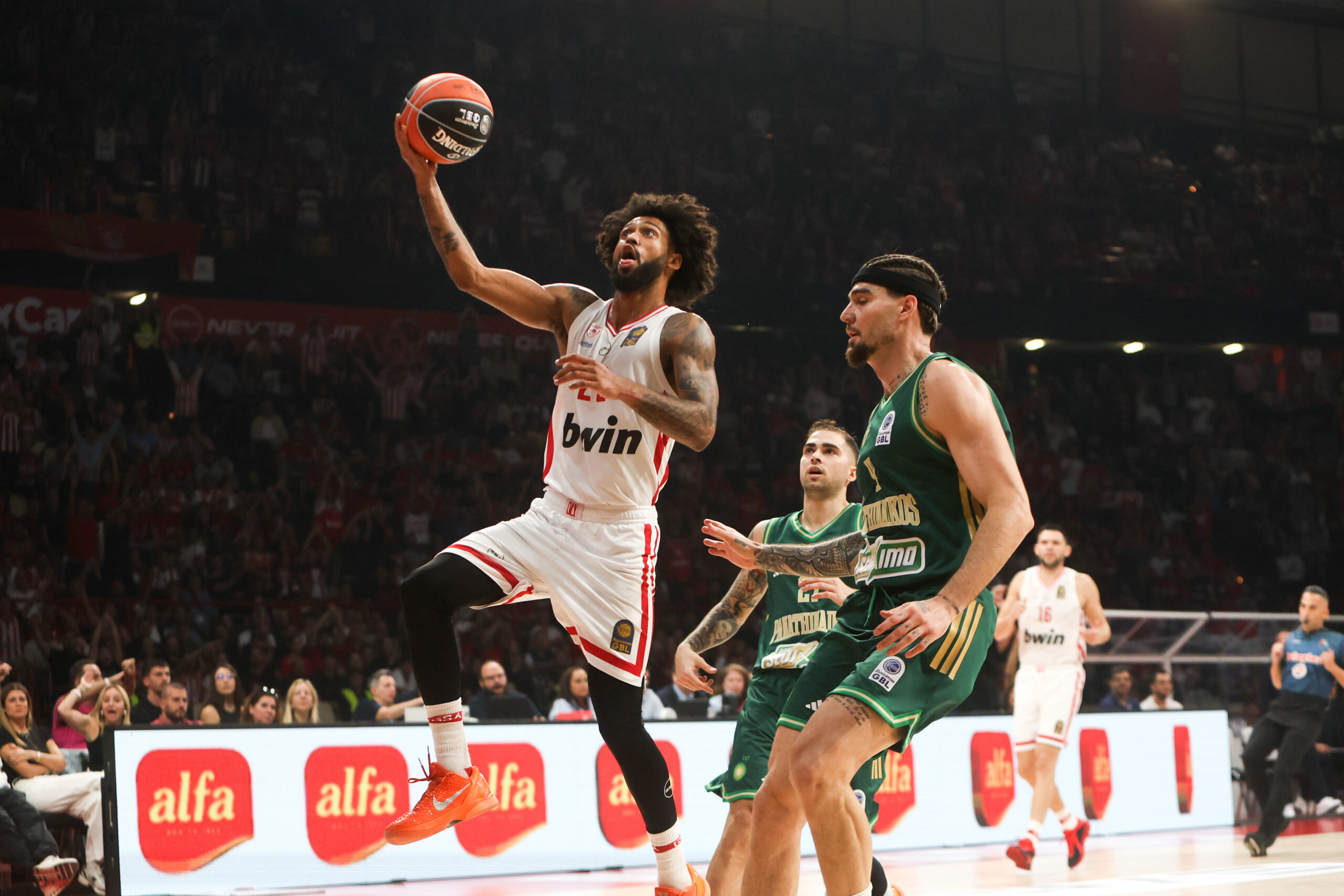 Νίκησε τον Παναθηναϊκό και «έβαψε» ερυθρόλευκο το πρώτο ντέρμπι της σεζόν ο Ολυμπιακός