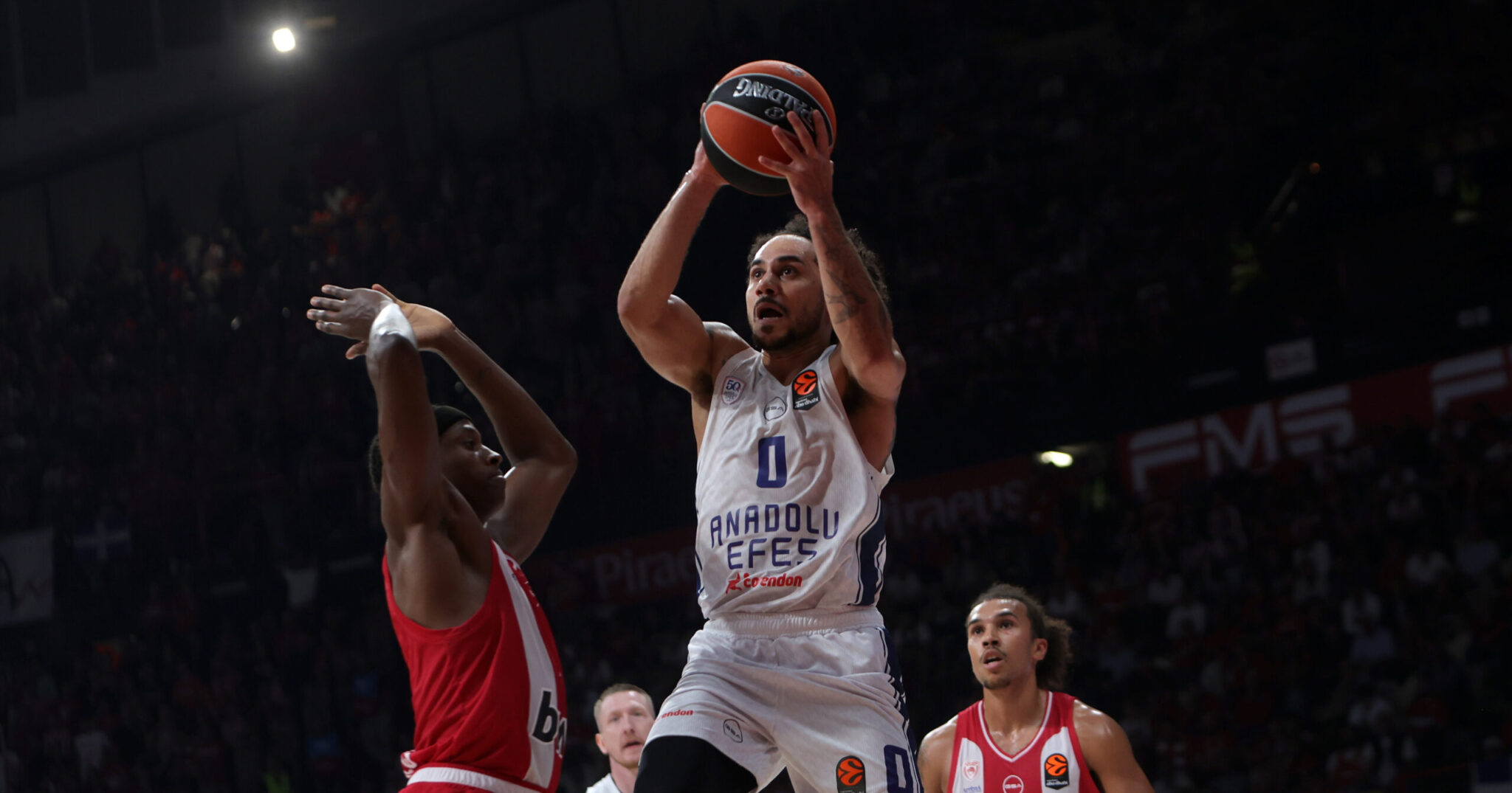 «Λύγισε» στο φινάλε με την Εφές και γνώρισε την πρώτη εντός έδρας ήττα ο Ολυμπιακός