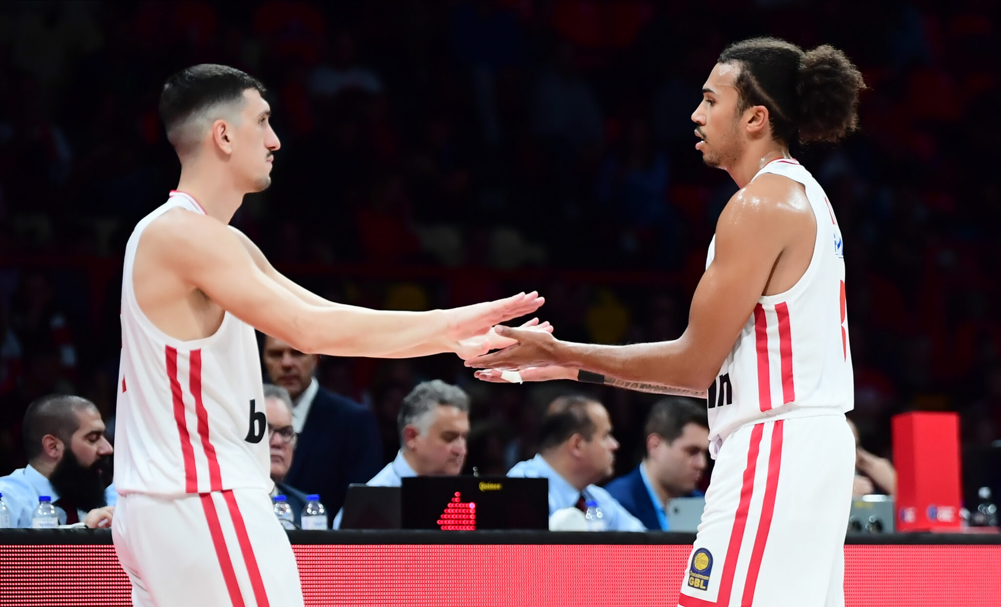 Ένα δεκάλεπτο ήταν αρκετό για τον Ολυμπιακό που πέρασε από τη Μύκονο με πολυφωνία στην επίθεση