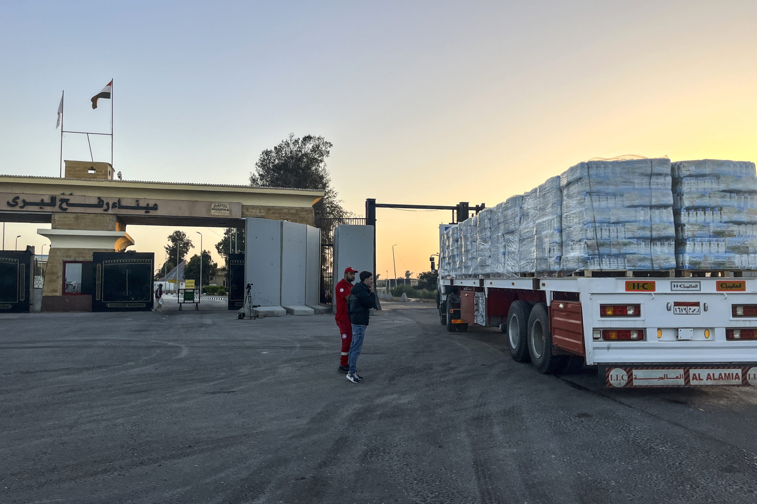 Άνοιξαν και πάλι οι δίοδοι ανθρωπιστικής βοήθειας για τη Γάζα