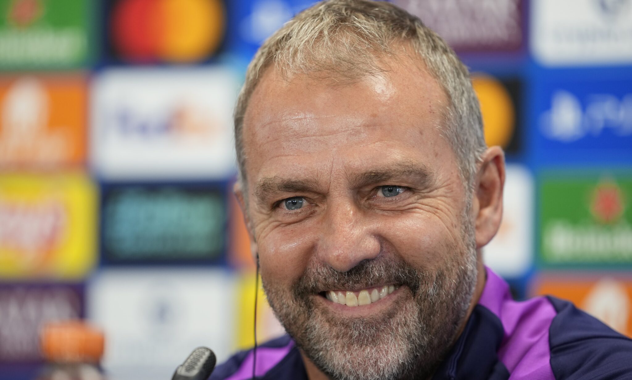 Εγκώμια Φλικ για Ολυμπιακό: «Από τις καλύτερες ομάδες επιθετικά, θέλει προσοχή»