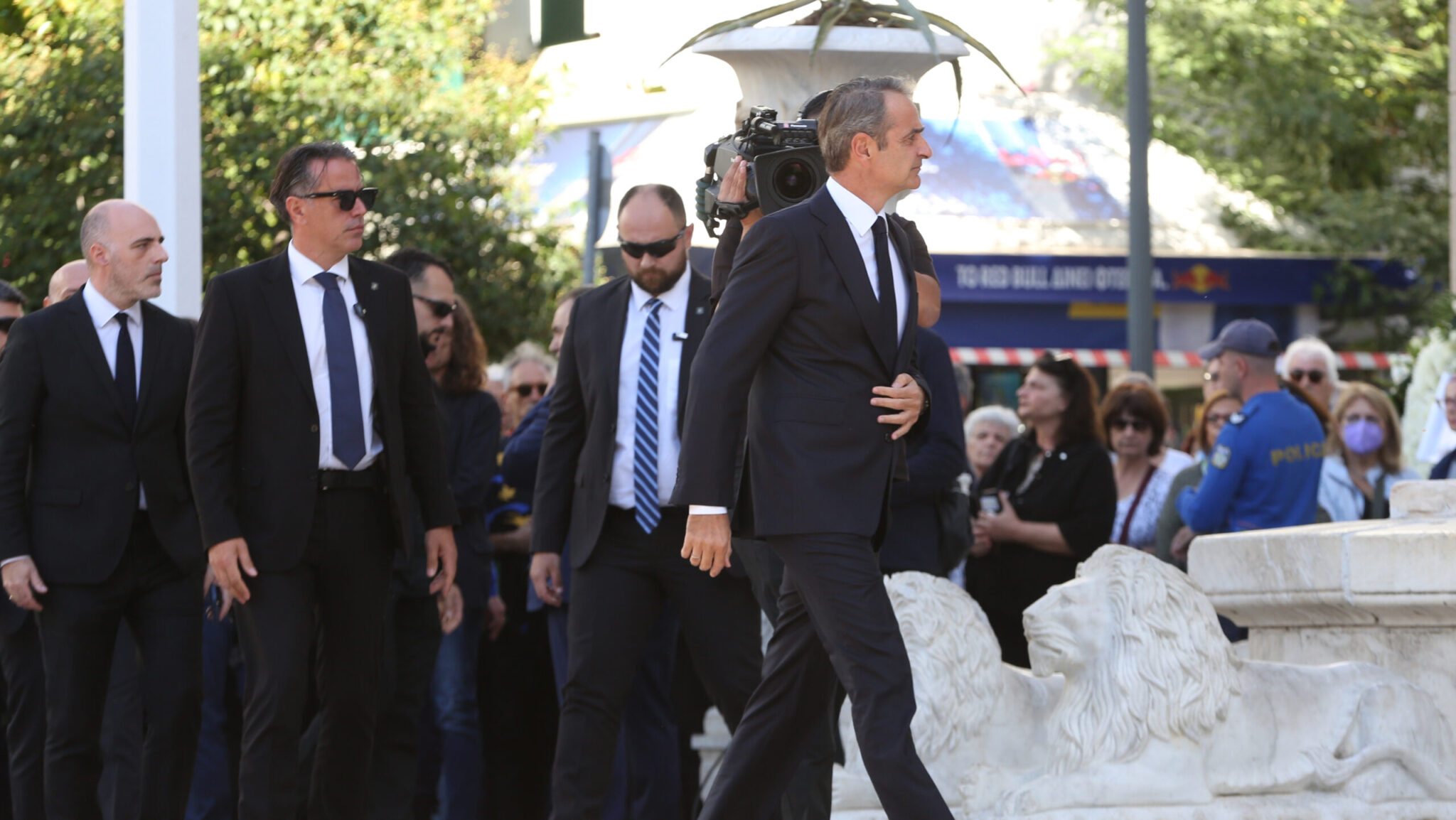 «Χρονογράφος του νεοελληνικού ταξιδιού»: Ο επικήδειος του Κυριάκου Μητσοτάκη για τον Διονύση Σαββόπουλο