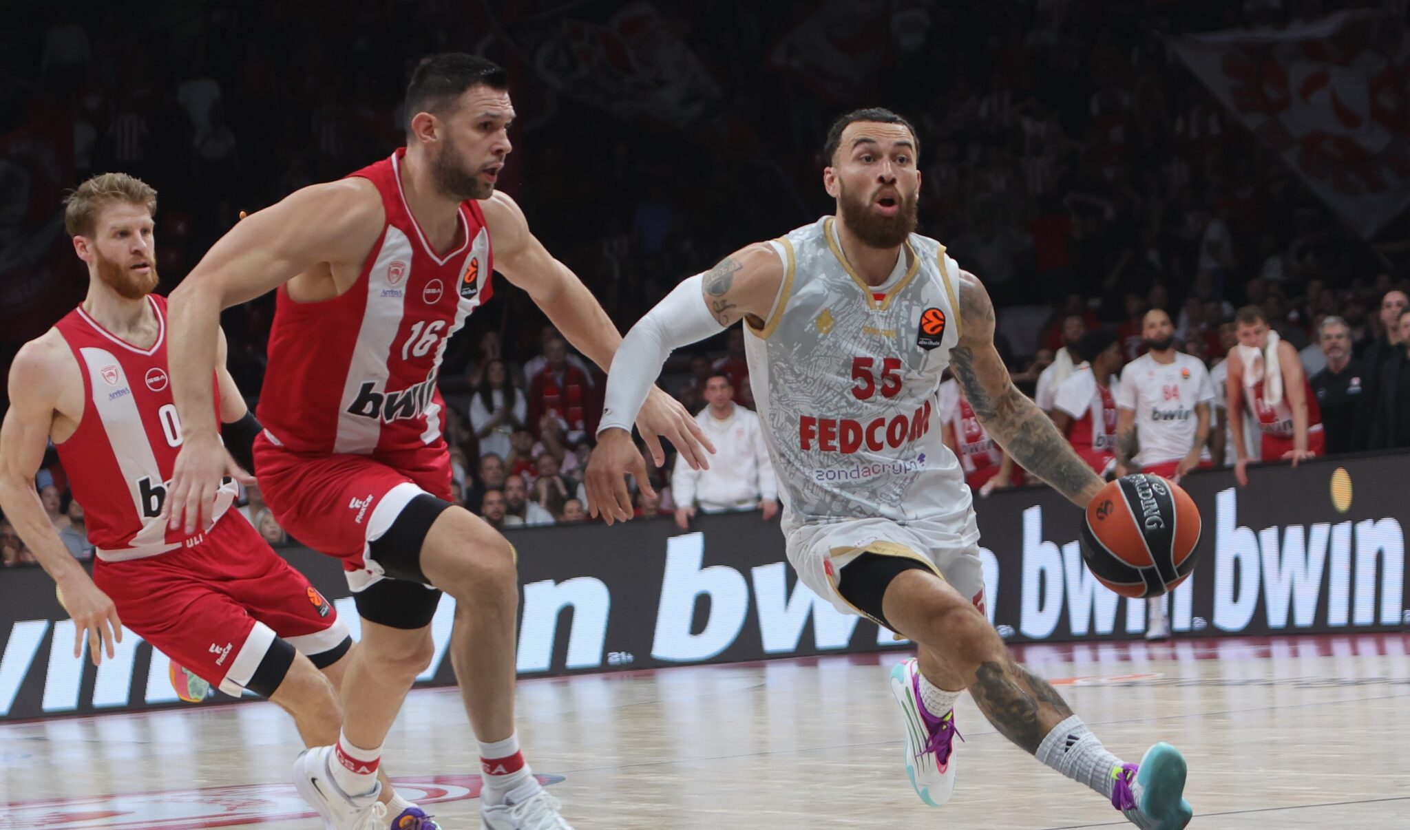 «Λύγισε» στη ματσάρα του ΣΕΦ και έχασε από τη Μονακό ο Ολυμπιακός