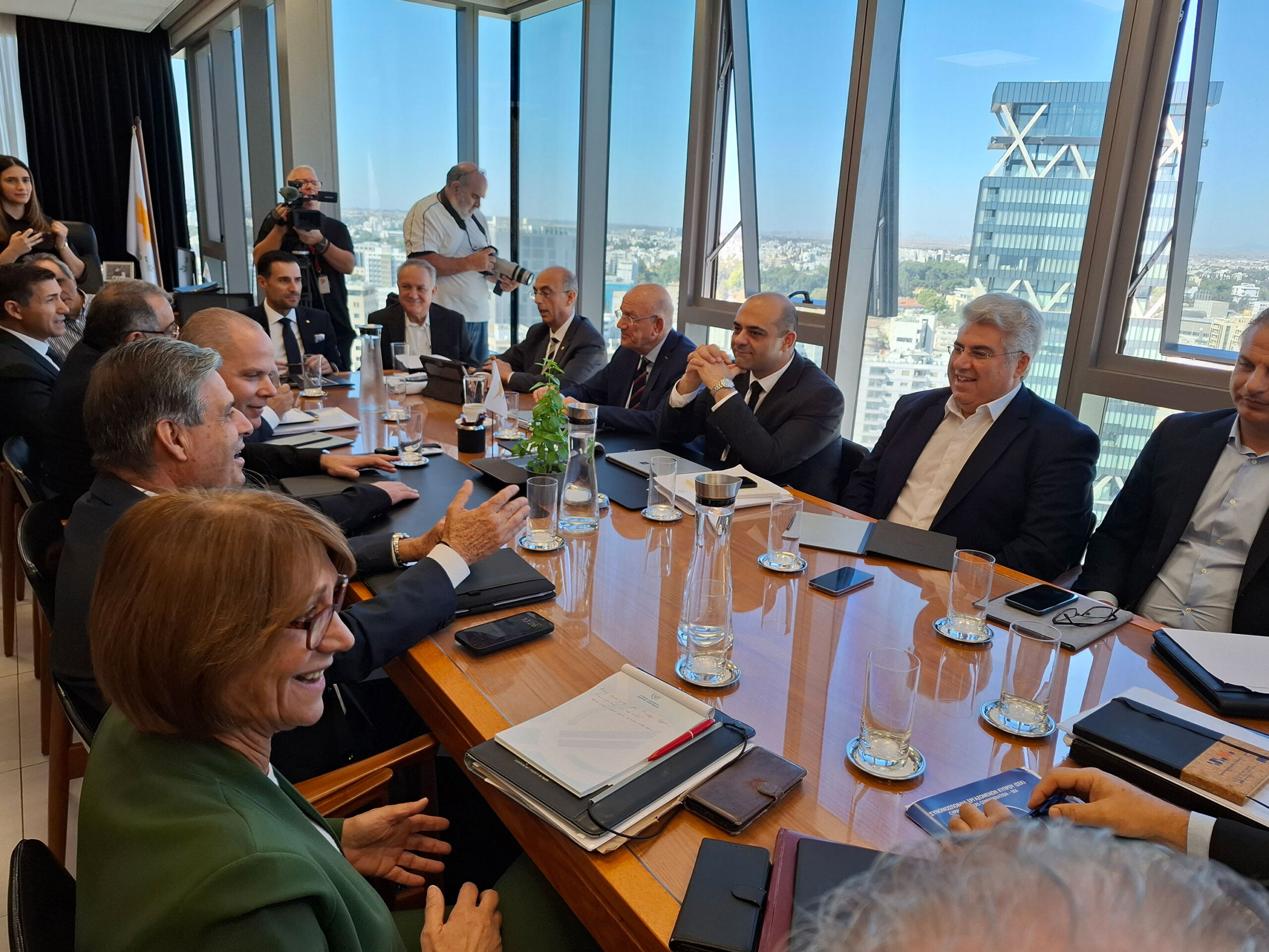 Συνεδρία για την ΑΤΑ: Τελικά, πού τα βρήκαν και πού κόλλησε η συζήτηση