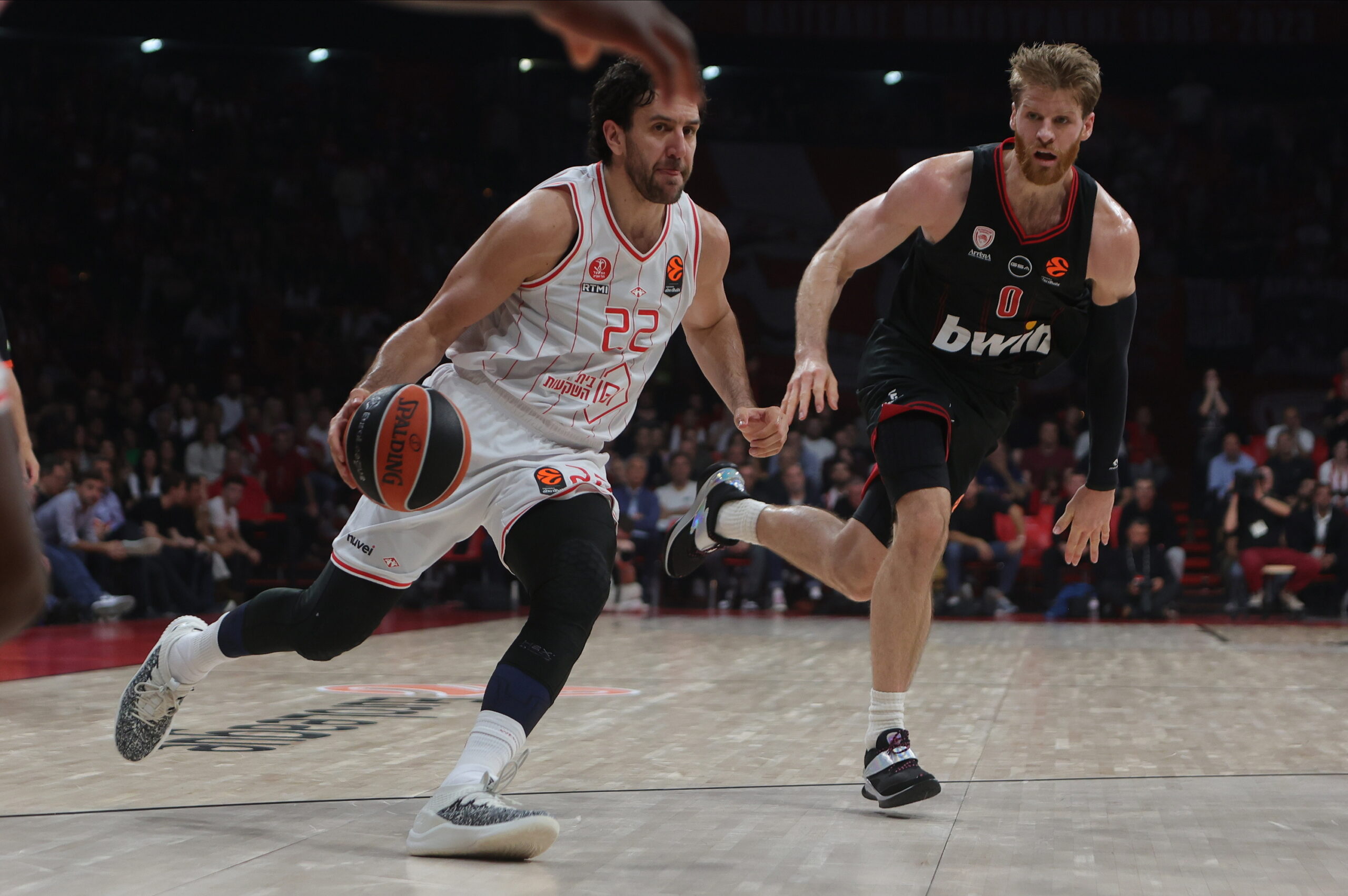 Επιβίωσε στη… σκυλομαχία με τη Χάποελ και χαμογέλασε ξανά ο Ολυμπιακός