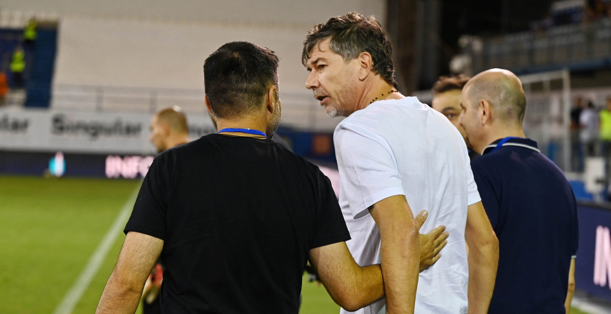 Ενοχλημένος με την απόδοση του πρώτου ημιχρόνου ο Γκαρσία – Στάθηκε στη φάση του πέναλτι ο Σατσιάς (ΒΙΝΤΕΟ)