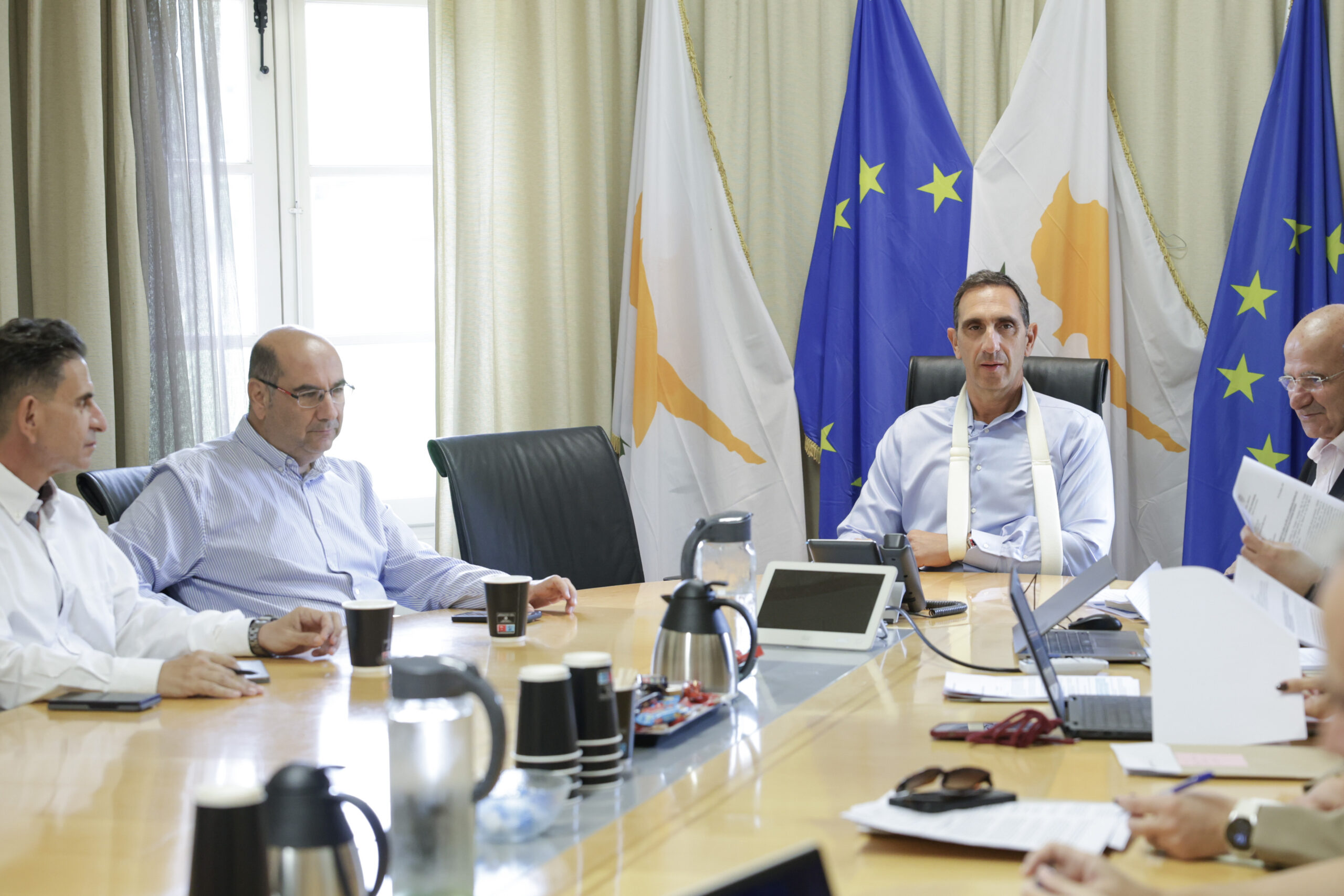 Τελεσίγραφο Δημάρχων προς ΠτΔ: Απαντήσεις για τα οικονομικά ή δυναμικά μέτρα