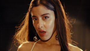 Η Μαρίνα Σάττι συνεχίζει να γράφει ιστορία -Eίναι υποψήφια στα UK Music Video Awards 2025